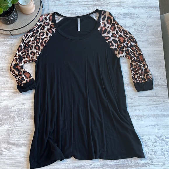 Animal Print Top - Picture 1 of 4